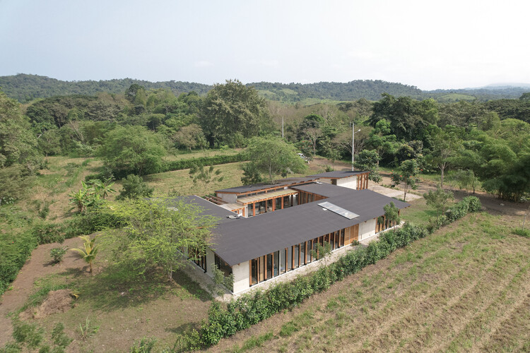 Residential Architecture in Ecuador: 8 Contemporary House Projects That Respect Their Natural Surroundings - Image 24 of 28