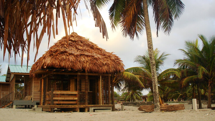 Contextual Interventions and an Embrace of Heritage: Explore the Architecture of 24 Grados in Honduras - Image 16 of 23