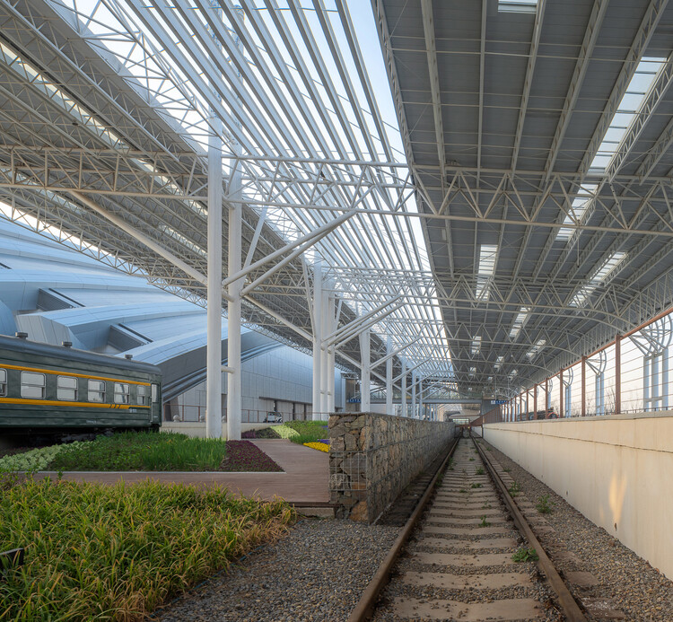 China Yellow Sea Wetlands Museum Railway Park / DuShe Architectural Design - Exterior Photography, Beam, Glass, Steel