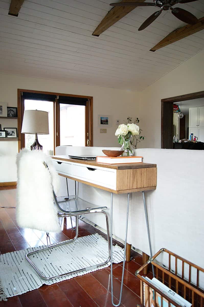 Slim laptop table