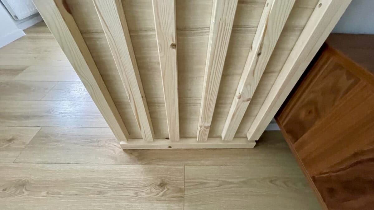 Slatted wall standing on floor